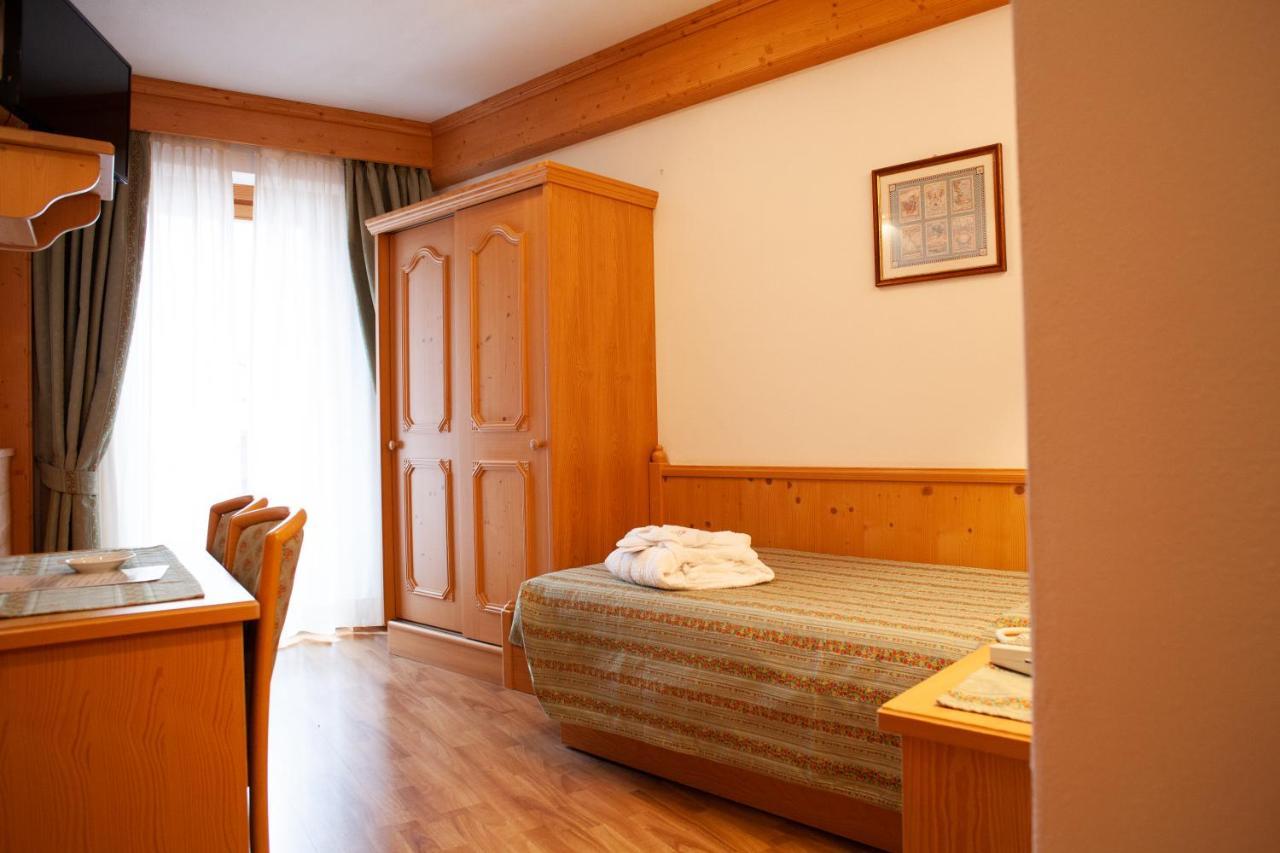 Hotel Posta Форни-ди-Сопра Экстерьер фото