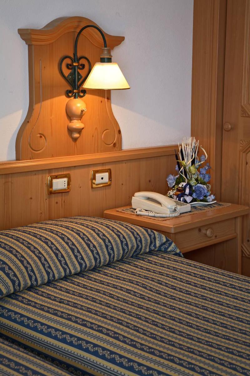 Hotel Posta Форни-ди-Сопра Экстерьер фото